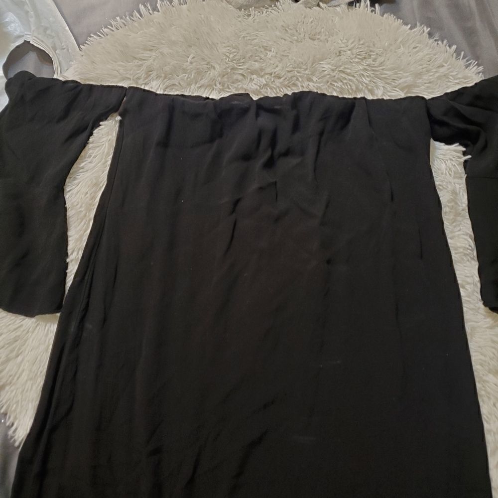 Dynamite dress with off shoulder sleeves